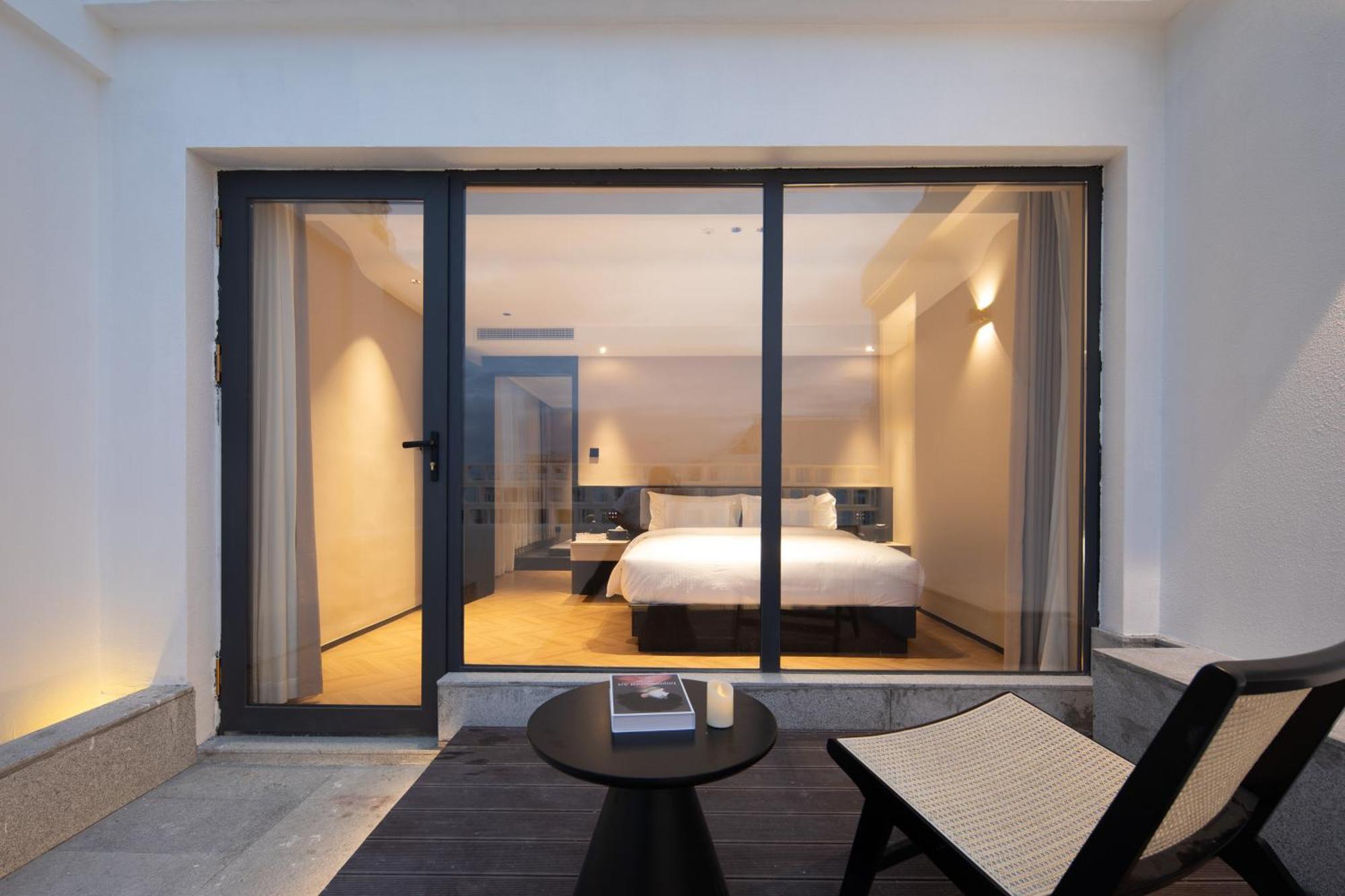 See You Soon At The Ritz Rose Summer Hotel 싼야 외부 사진