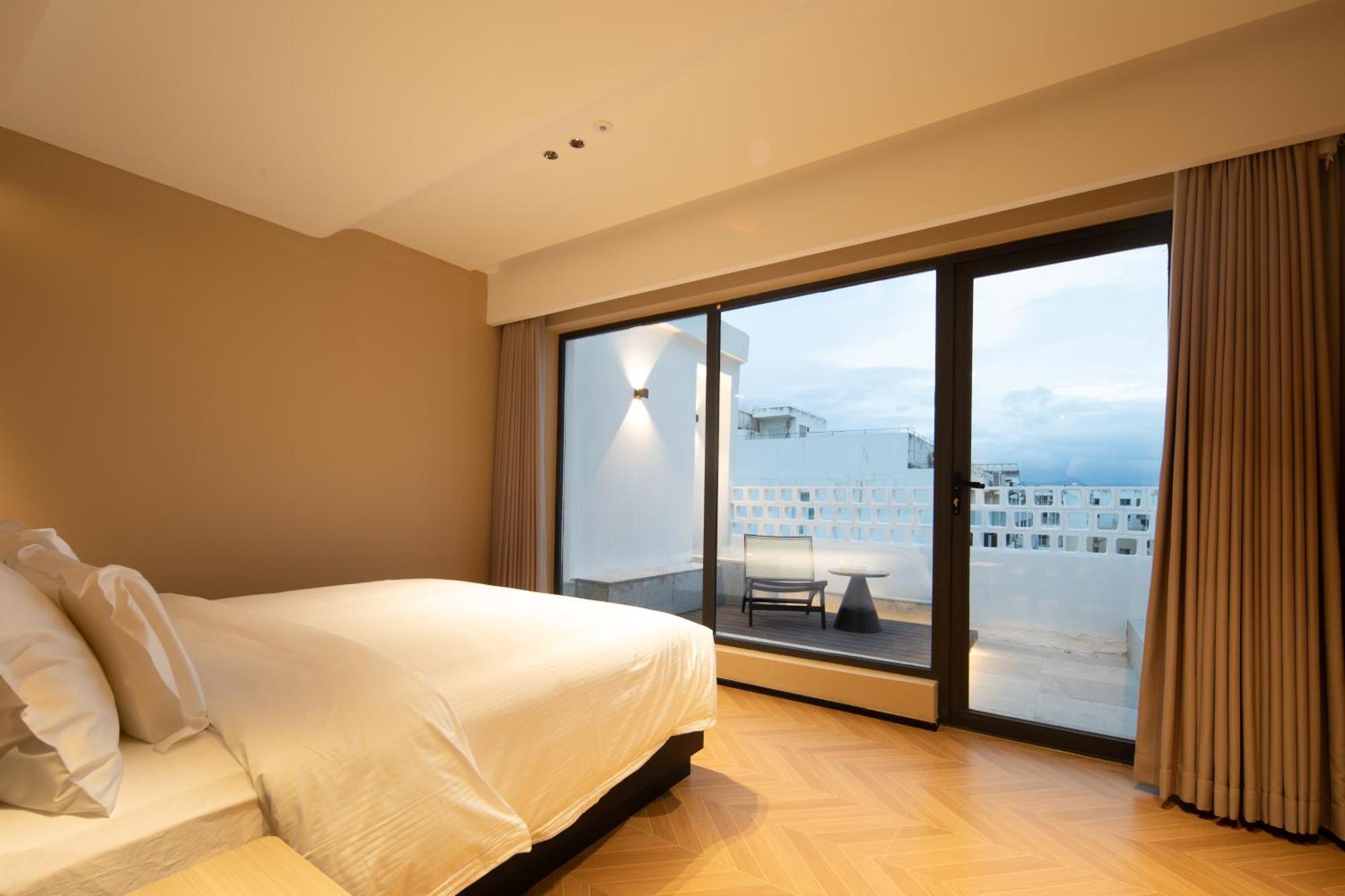 See You Soon At The Ritz Rose Summer Hotel 싼야 외부 사진