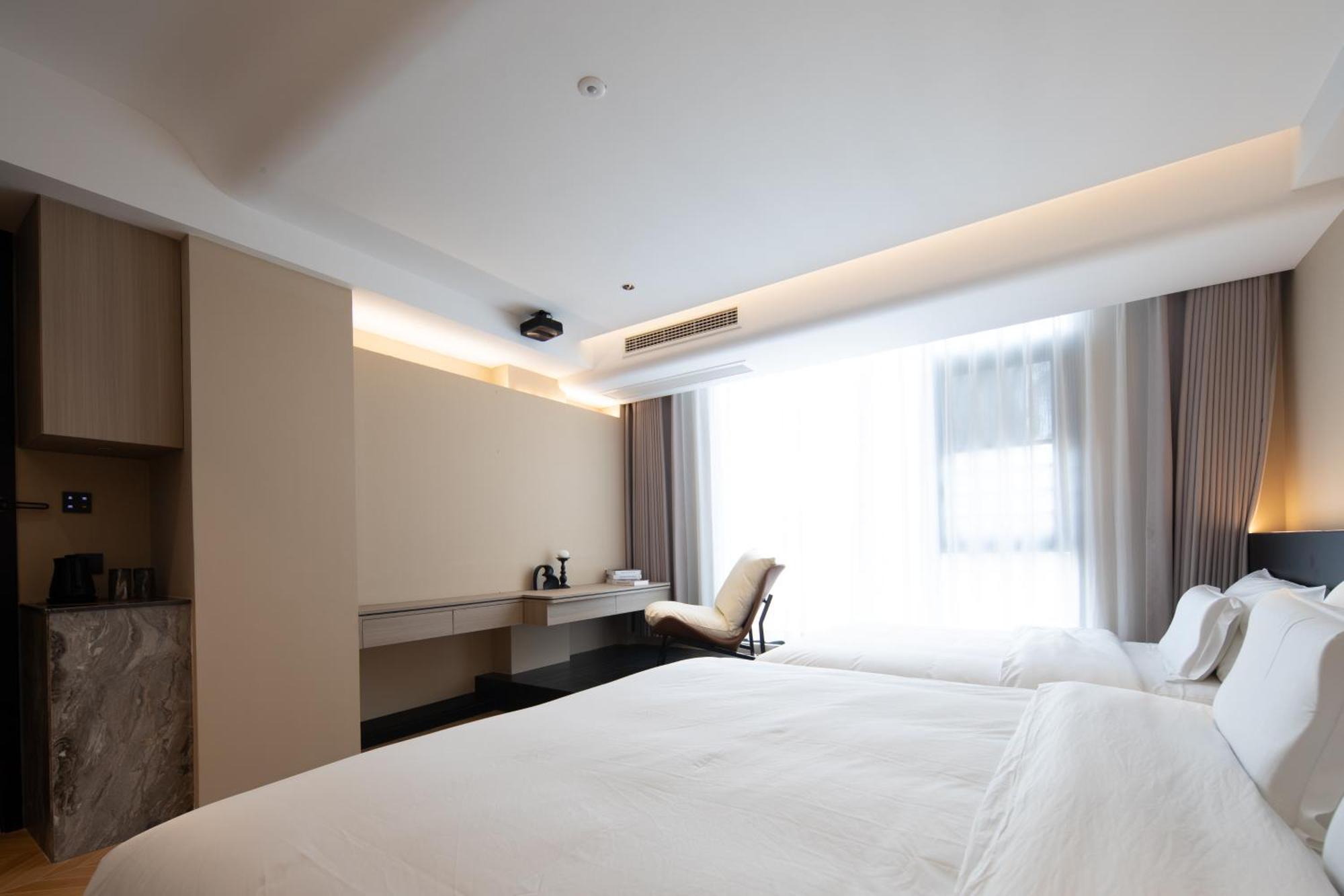 See You Soon At The Ritz Rose Summer Hotel 싼야 외부 사진