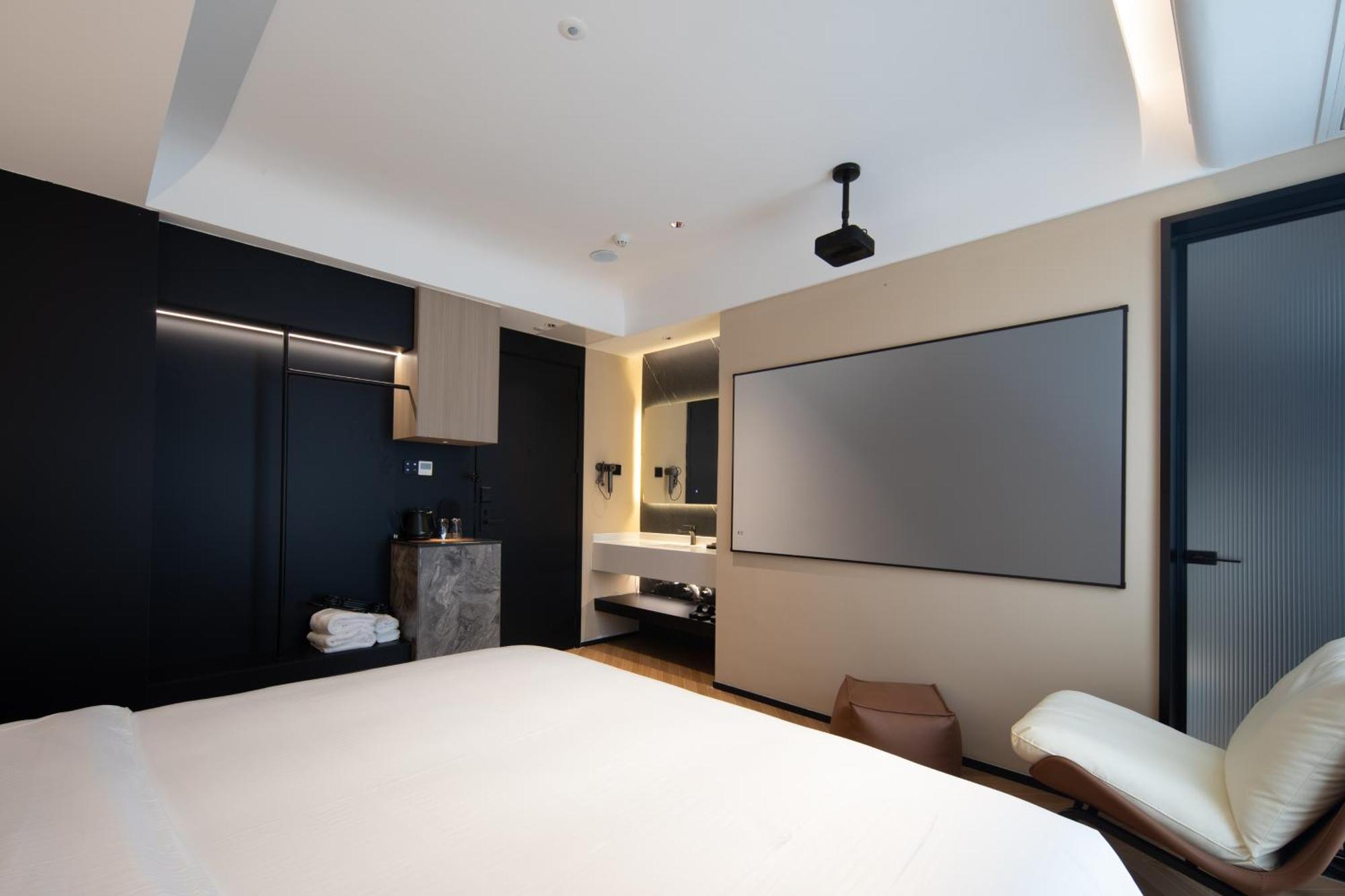 See You Soon At The Ritz Rose Summer Hotel 싼야 외부 사진
