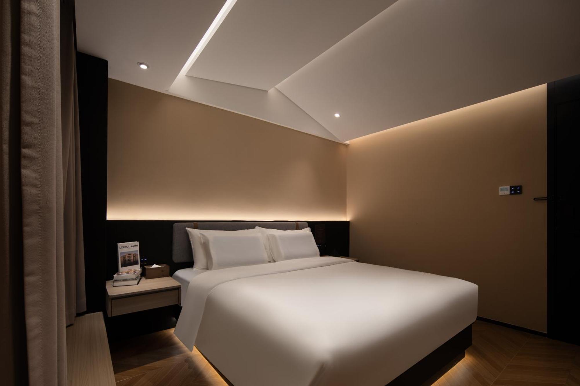 See You Soon At The Ritz Rose Summer Hotel 싼야 외부 사진