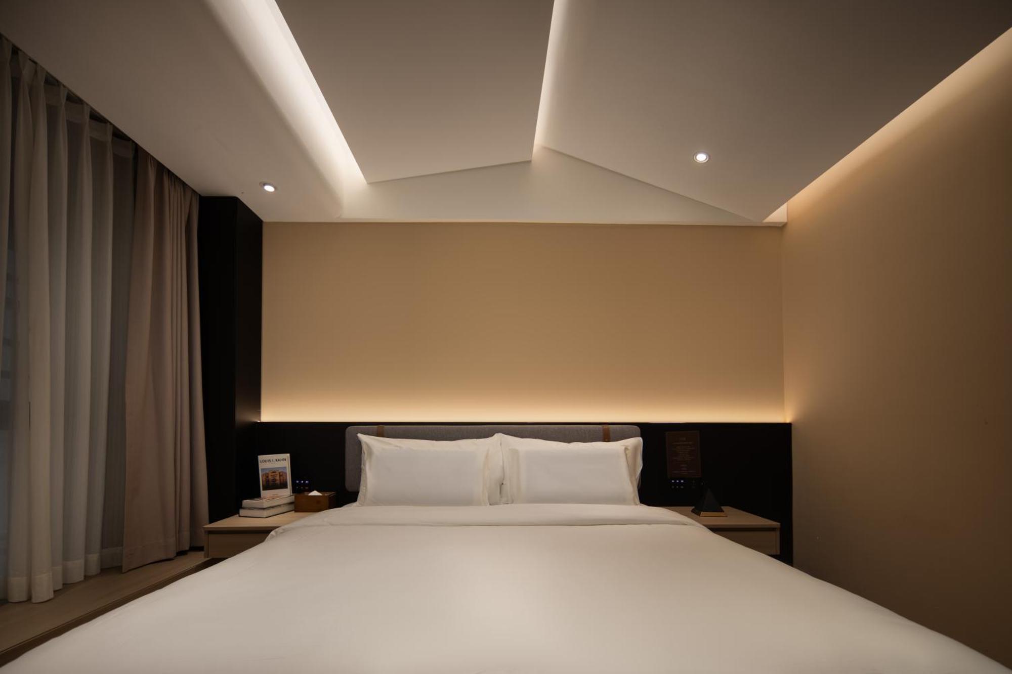 See You Soon At The Ritz Rose Summer Hotel 싼야 외부 사진