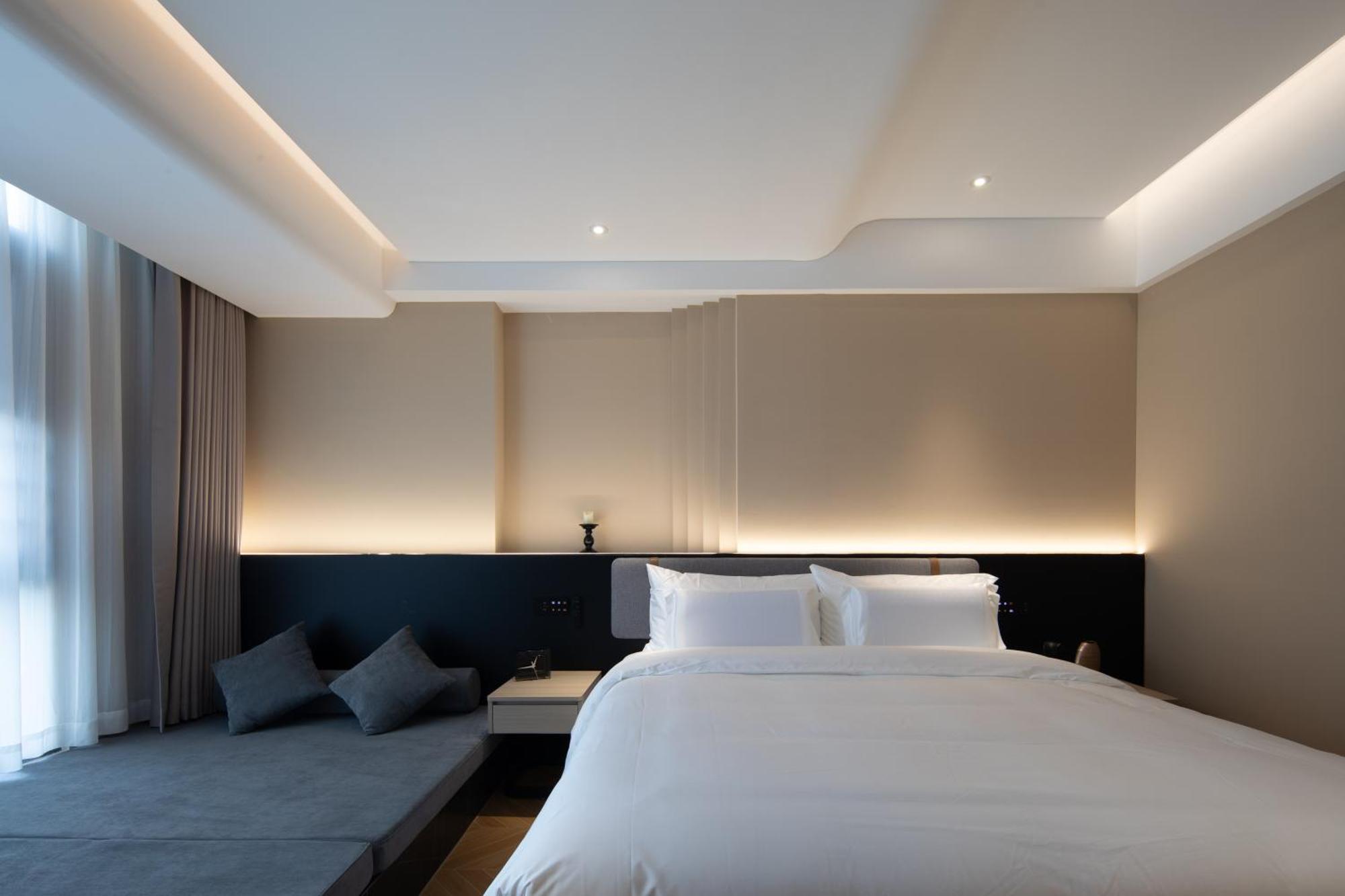 See You Soon At The Ritz Rose Summer Hotel 싼야 외부 사진