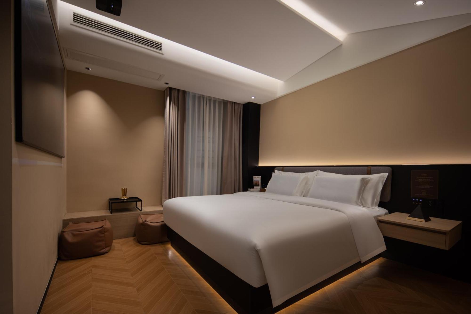See You Soon At The Ritz Rose Summer Hotel 싼야 외부 사진