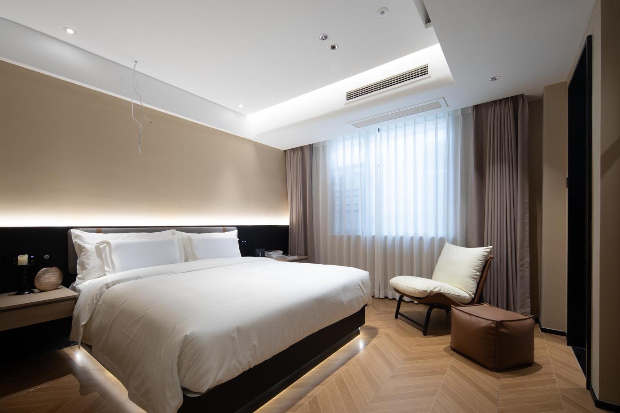 See You Soon At The Ritz Rose Summer Hotel 싼야 외부 사진