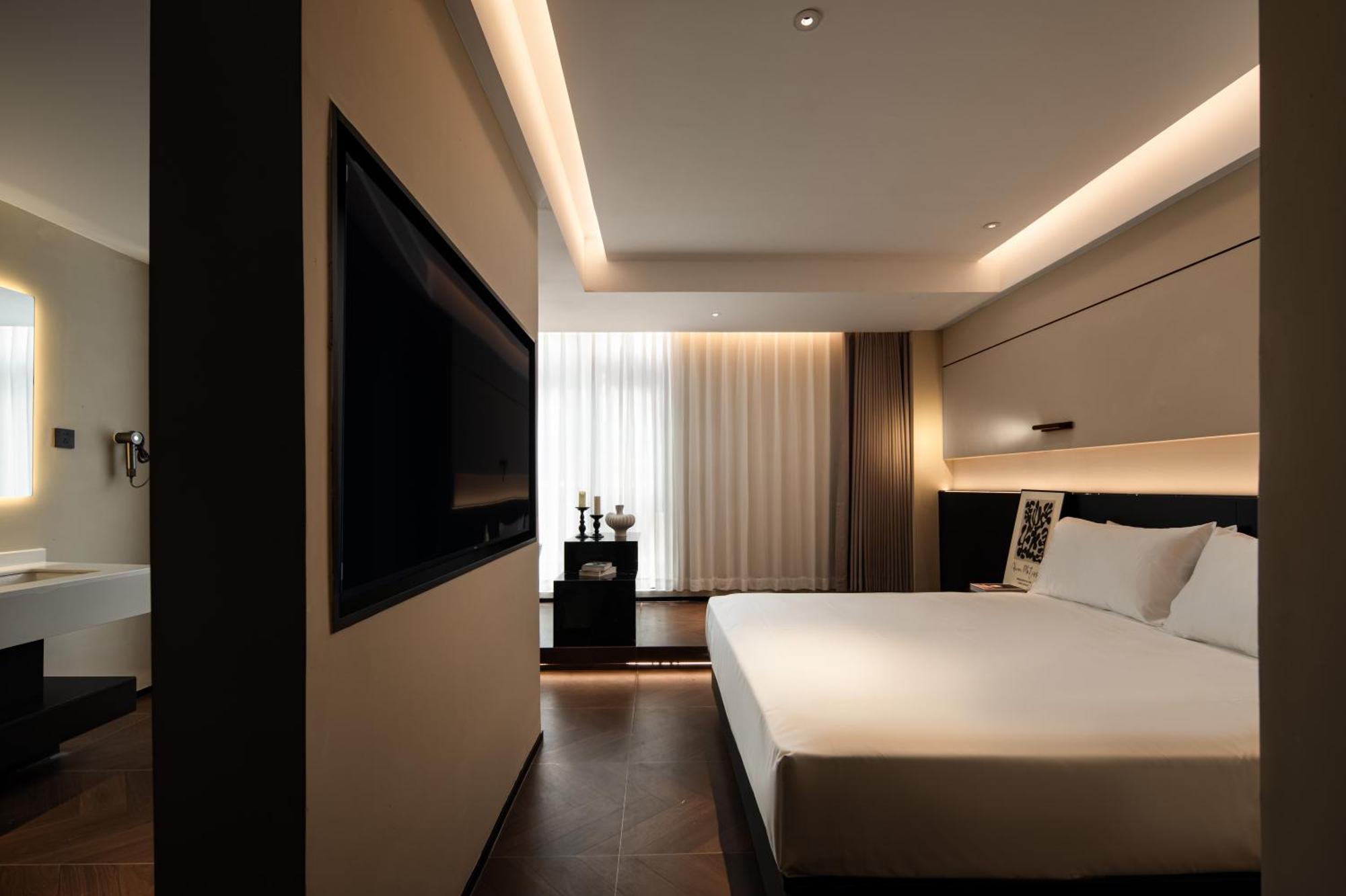 See You Soon At The Ritz Rose Summer Hotel 싼야 외부 사진